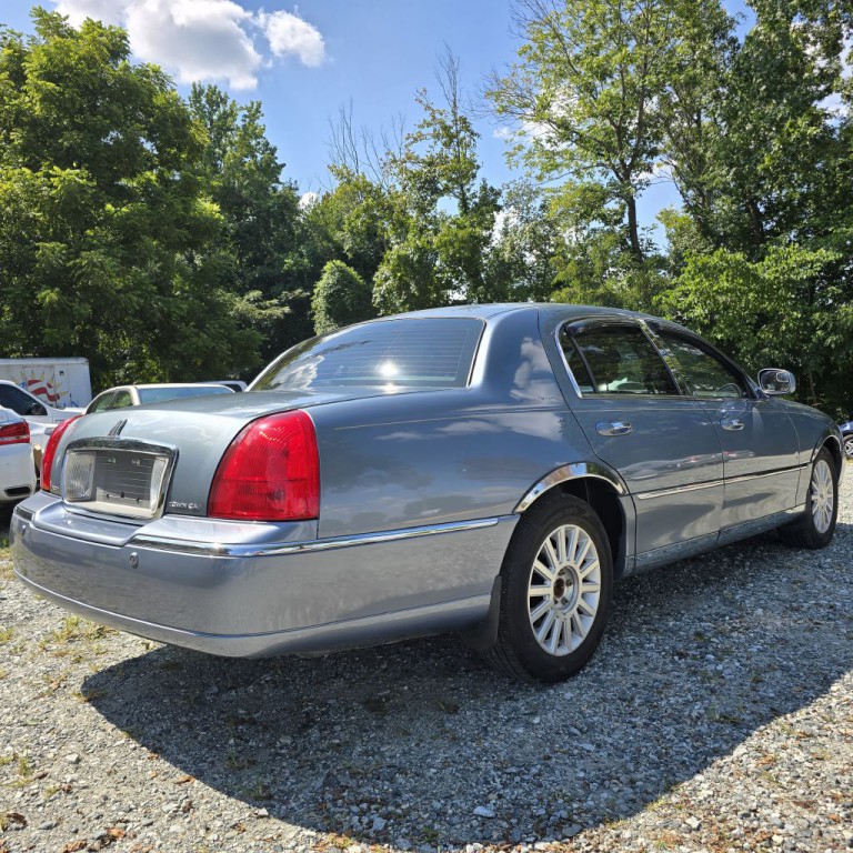 2004 Lincoln Town Car Image 4