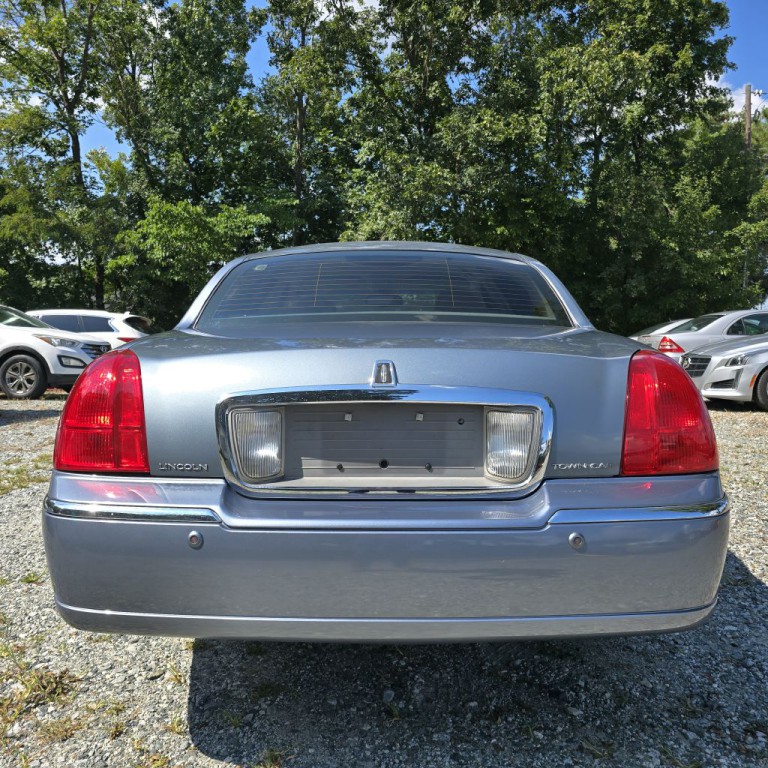 2004 Lincoln Town Car Image 5