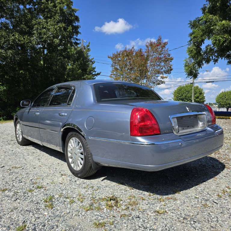 2004 Lincoln Town Car Image 6