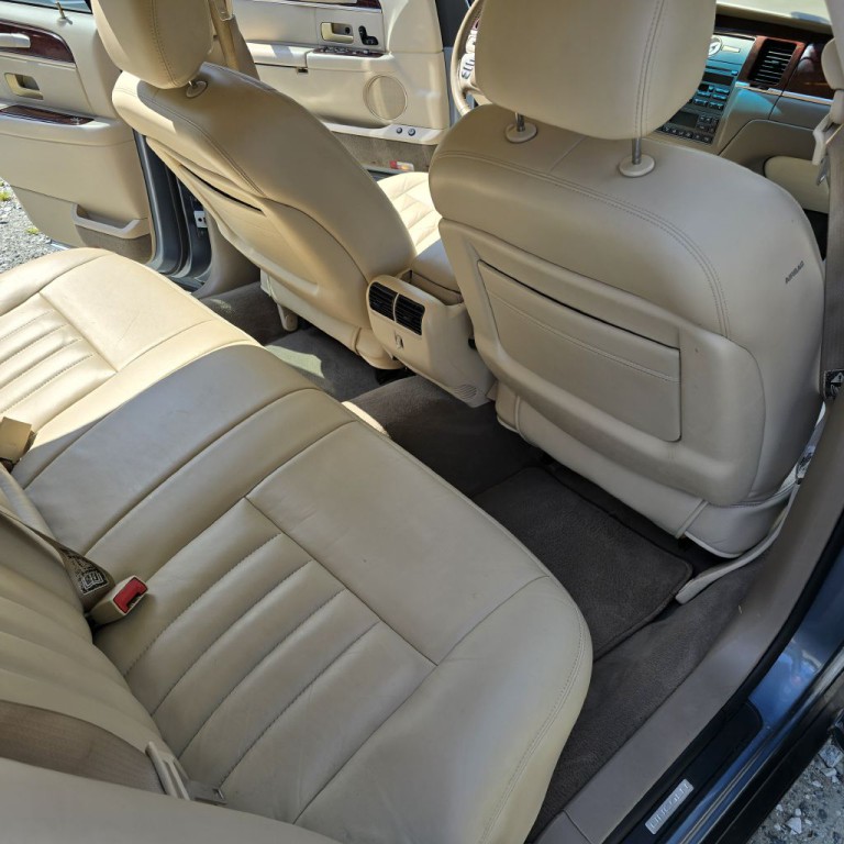 2004 Lincoln Town Car Image 13