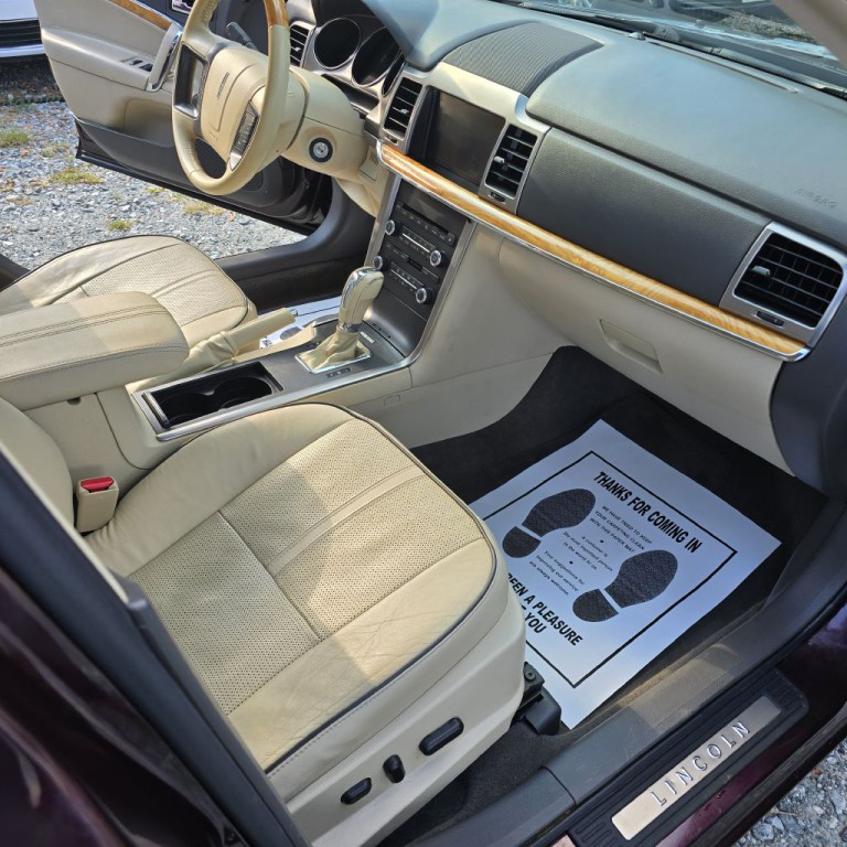 2011 Lincoln MKZ Image 16