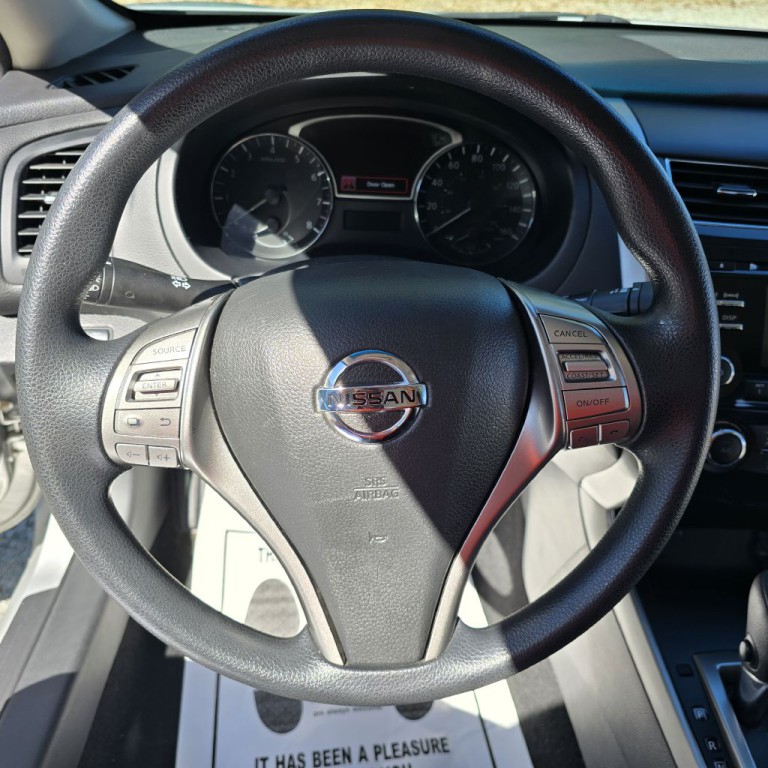 2015 Nissan Altima Image 9