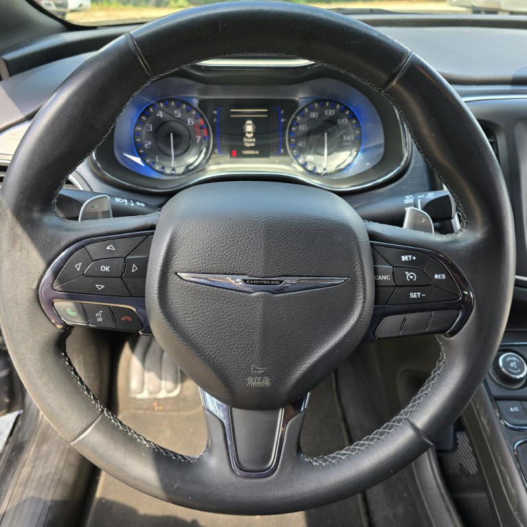 2015 Chrysler 200 Image 10