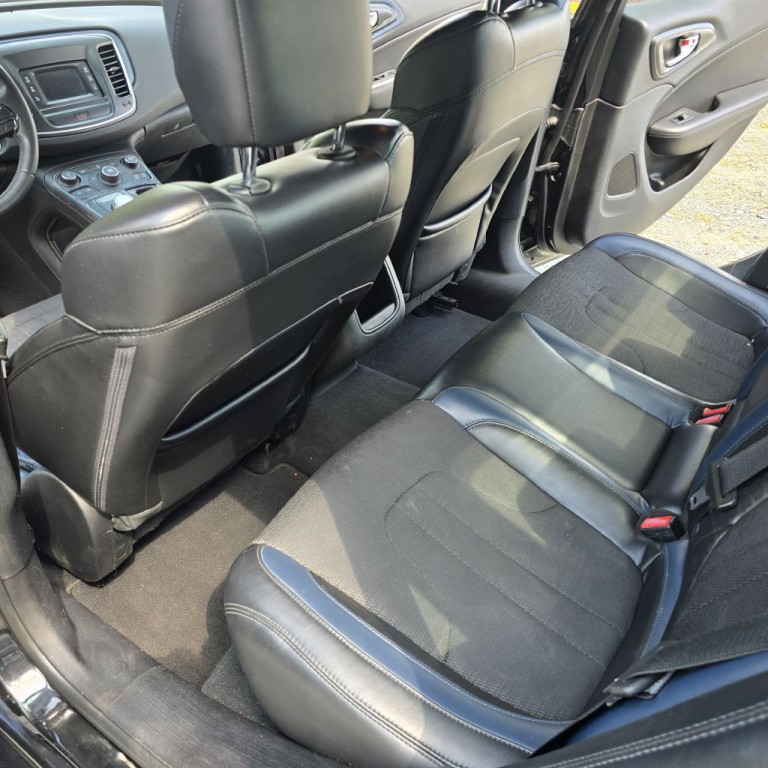 2015 Chrysler 200 Image 13