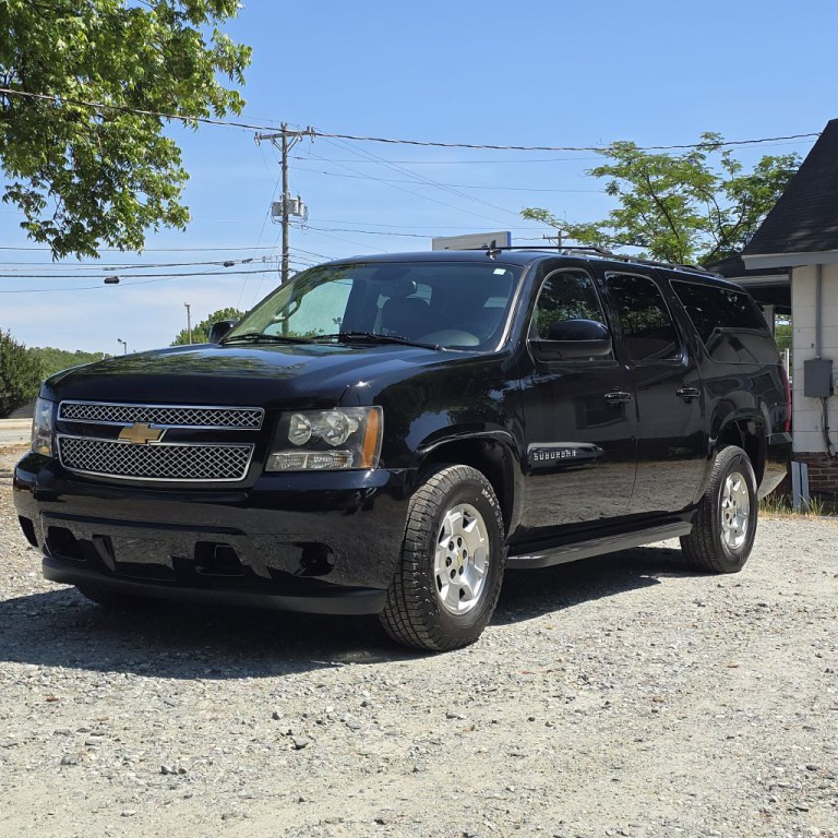 2011 Chevrolet Suburban Image 2