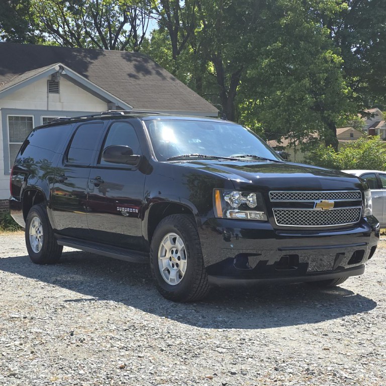 2011 Chevrolet Suburban Image 3