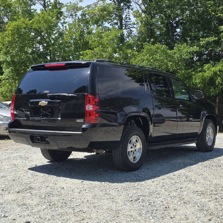 2011 Chevrolet Suburban Image 4