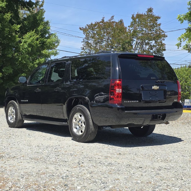 2011 Chevrolet Suburban Image 6