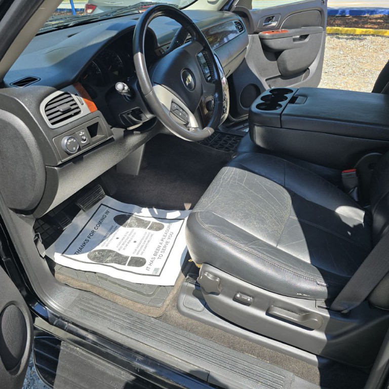 2011 Chevrolet Suburban Image 8
