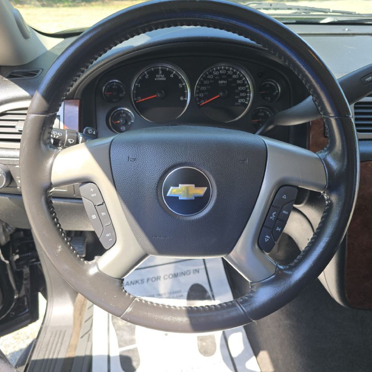 2011 Chevrolet Suburban Image 10