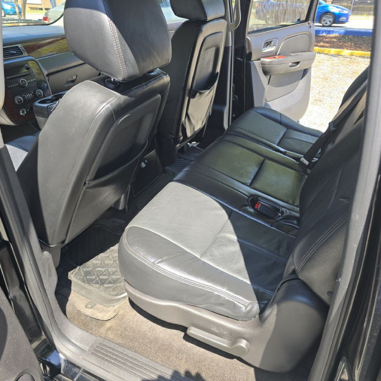 2011 Chevrolet Suburban Image 13