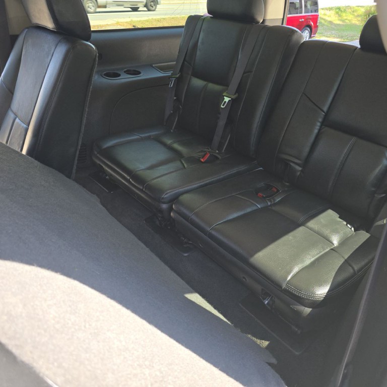 2011 Chevrolet Suburban Image 14