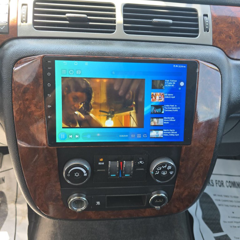 2011 Chevrolet Suburban Image 11