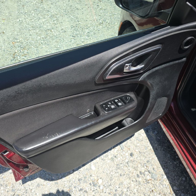 2015 Chrysler 200 Image 7