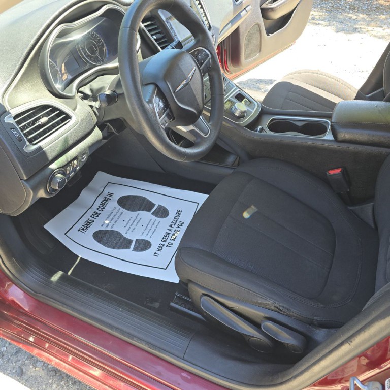 2015 Chrysler 200 Image 8