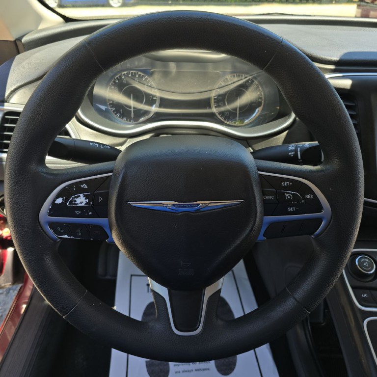 2015 Chrysler 200 Image 9
