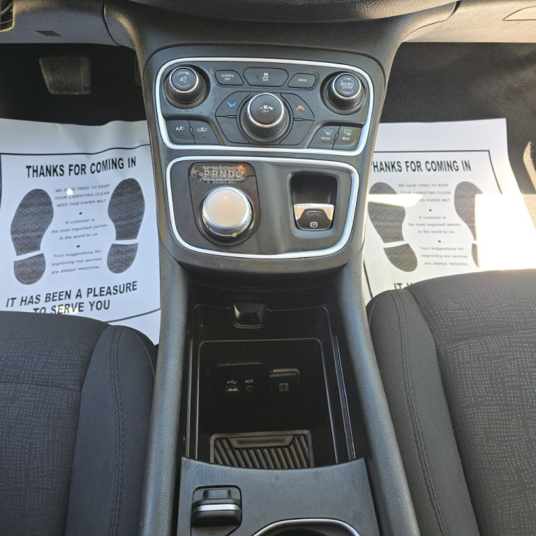 2015 Chrysler 200 Image 11