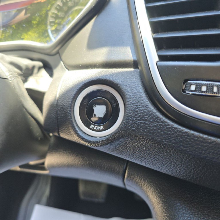 2015 Chrysler 200 Image 12