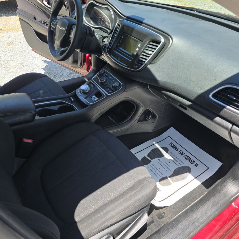 2015 Chrysler 200 Image 14