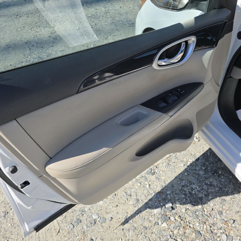 2016 Nissan Sentra Image 7
