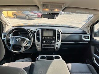 2021 Nissan Titan Image 3