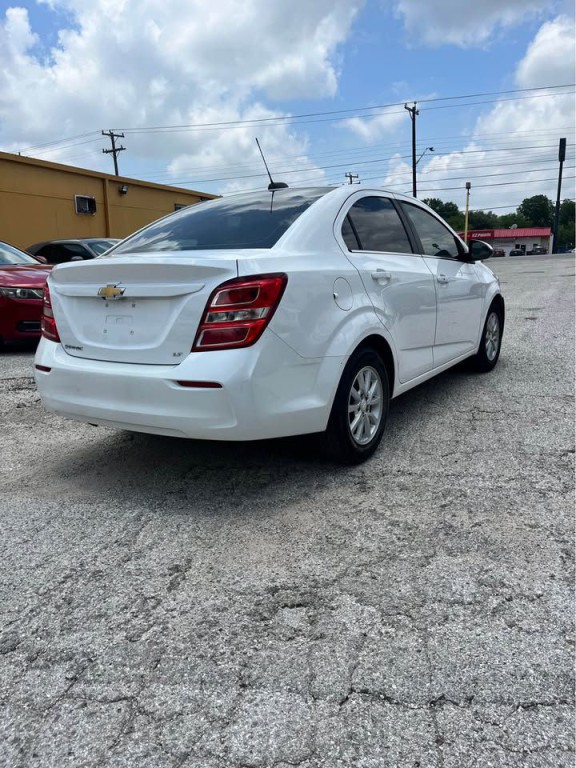 2020 Chevrolet Sonic Image 2