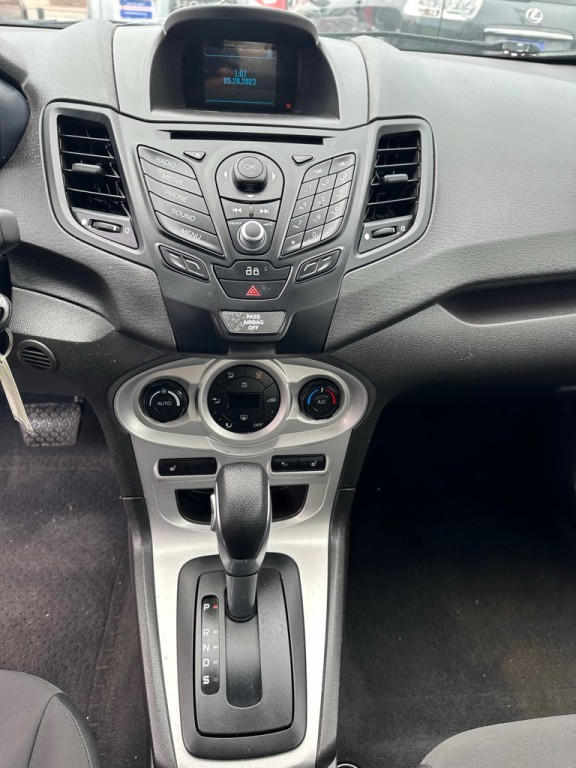 2014 Ford Fiesta Image 10