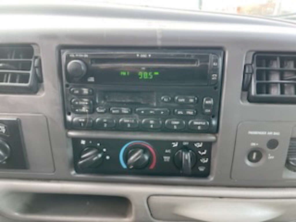 2001 Ford F-250 Image 10