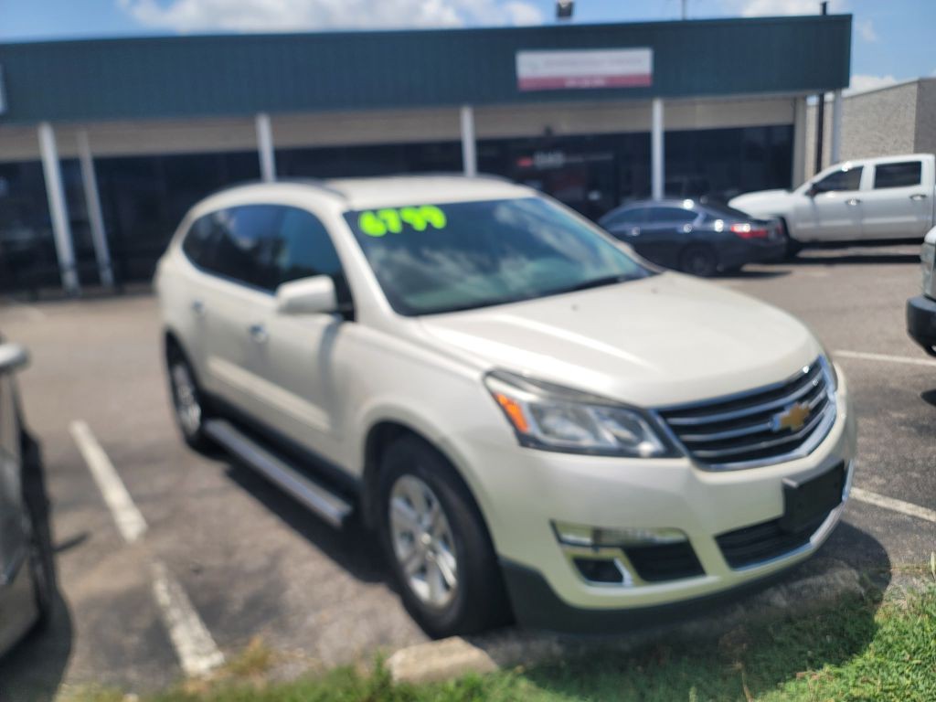 2013 Chevrolet Traverse Image 2