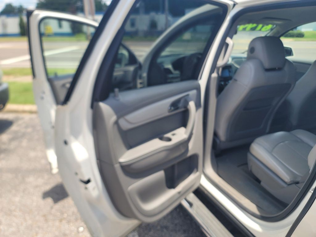 2013 Chevrolet Traverse Image 11