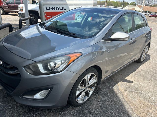 2013 Hyundai Elantra Image 2
