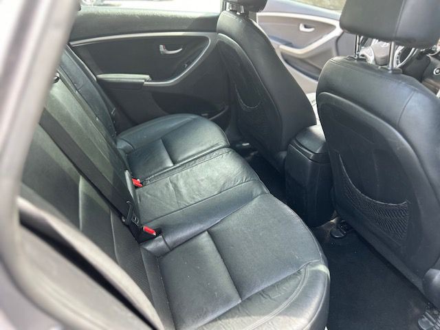 2013 Hyundai Elantra Image 15