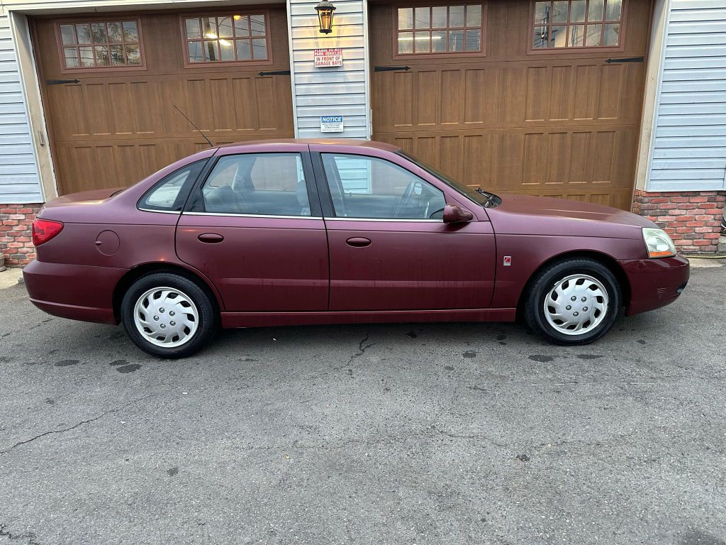 2004 Saturn L300 Image 2