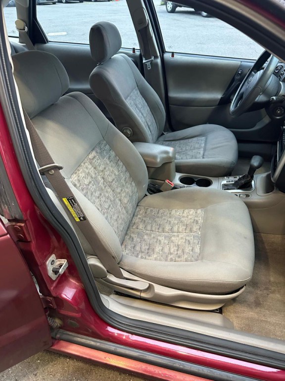 2004 Saturn L300 Image 12