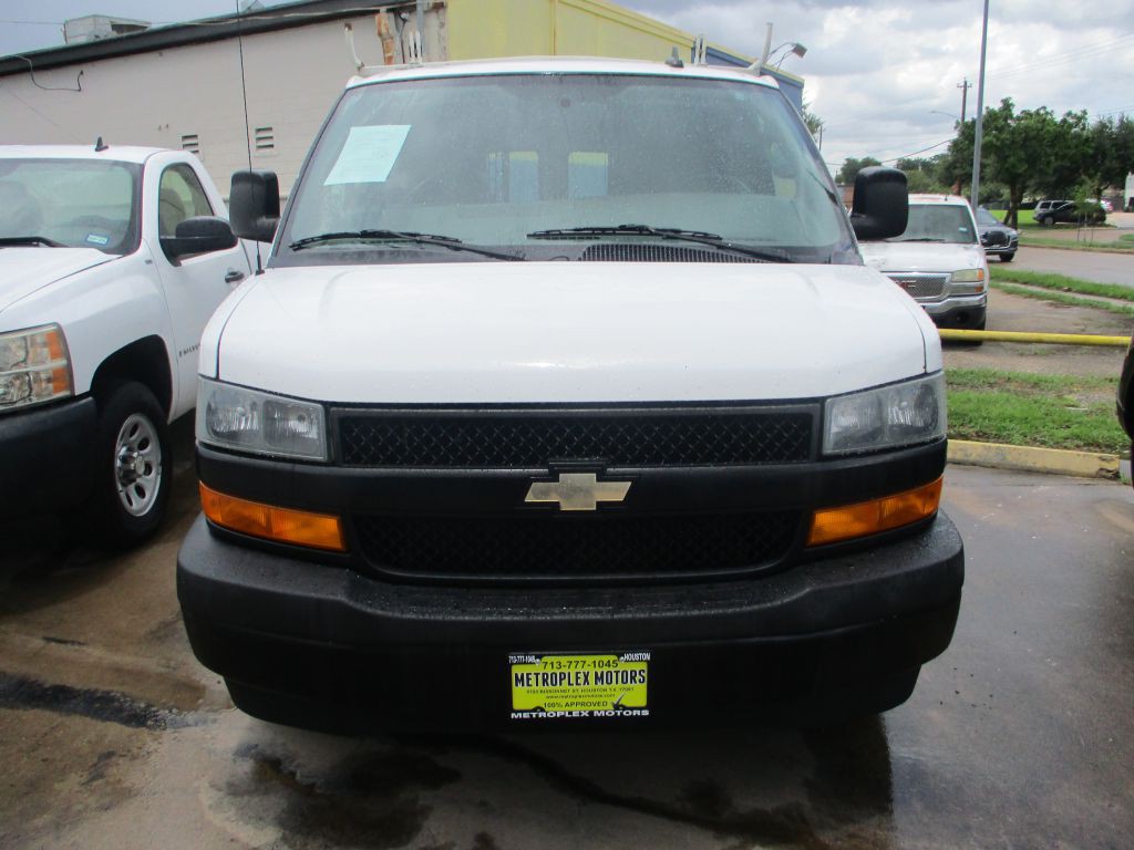 2018 Chevrolet Express Image 2