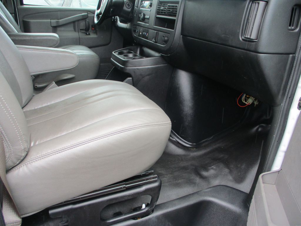2018 Chevrolet Express Image 8