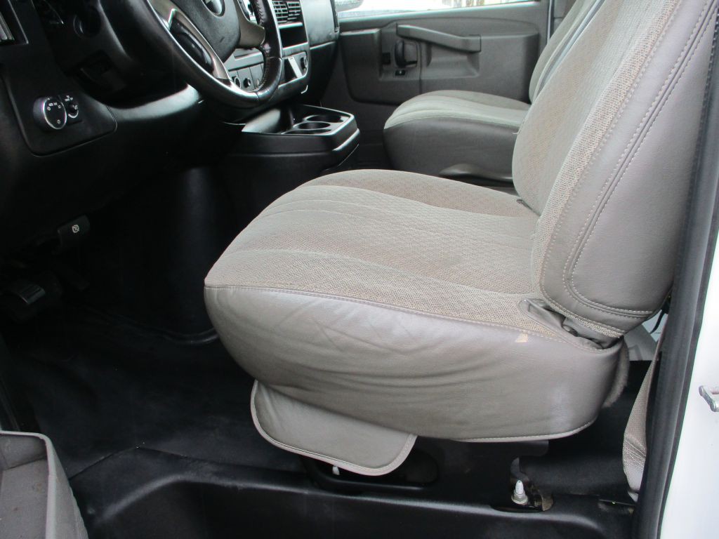 2017 Chevrolet Express Image 5