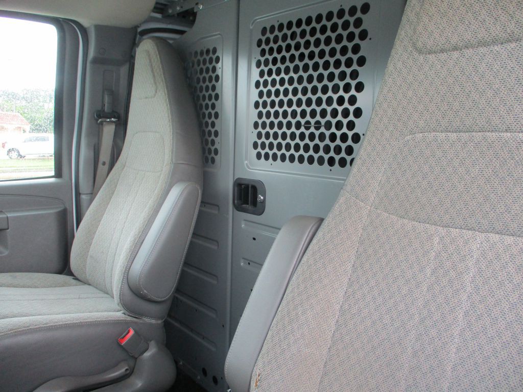 2017 Chevrolet Express Image 7