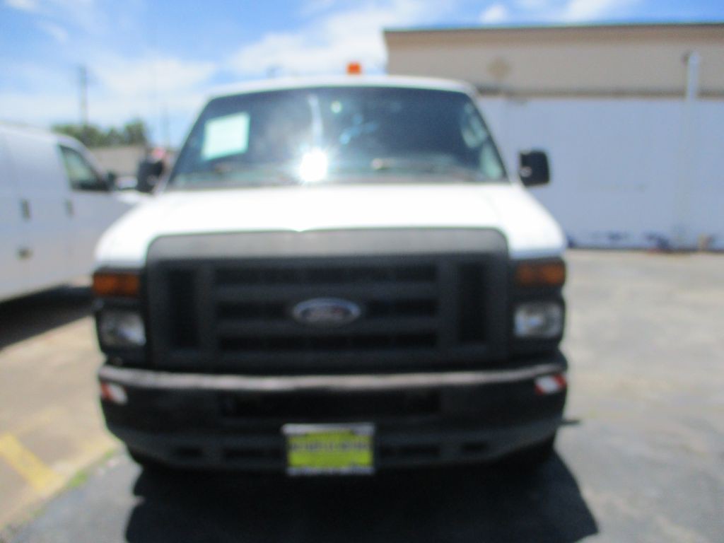 2011 Ford Econoline Image 2