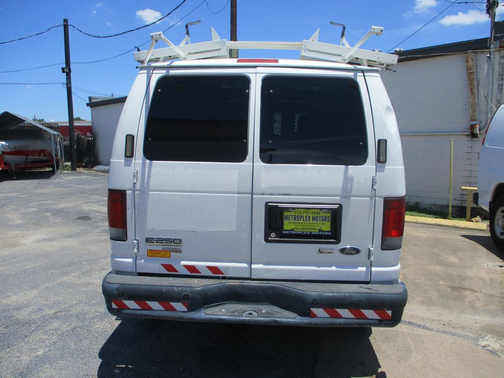2011 Ford Econoline Image 4