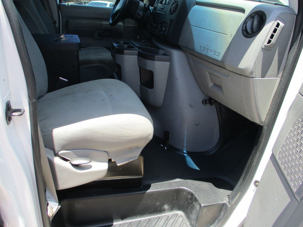2011 Ford Econoline Image 6