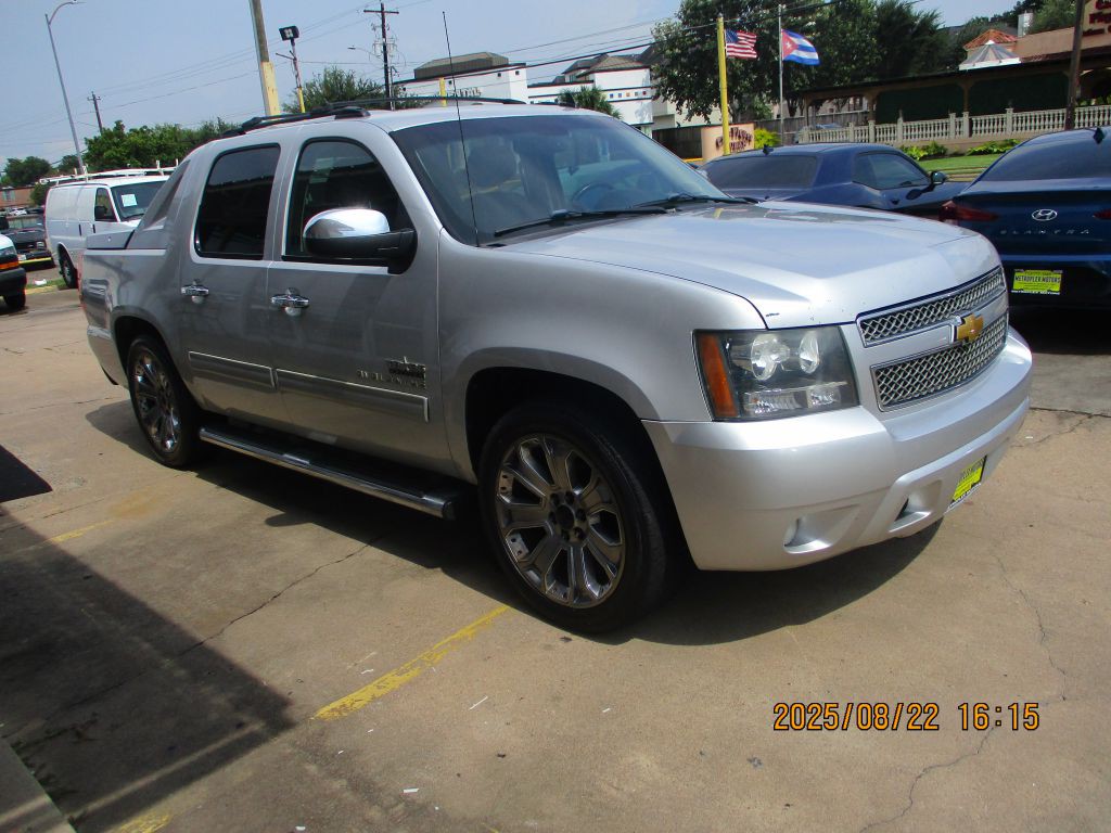 2012 Chevrolet Avalanche Image 6