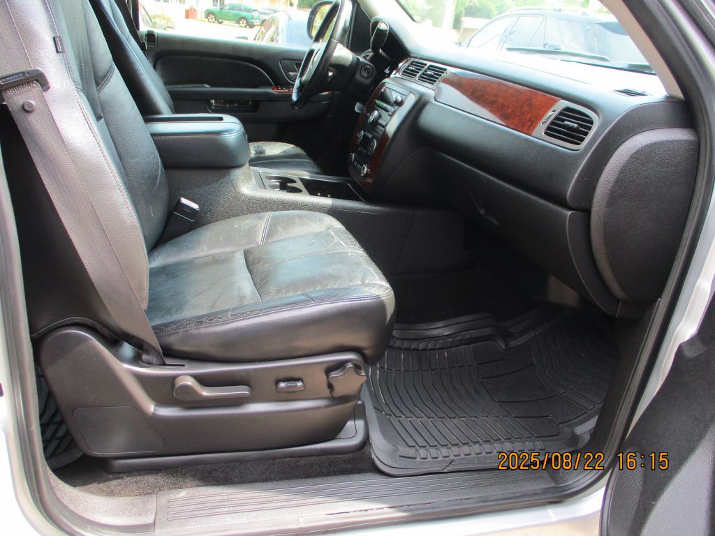 2012 Chevrolet Avalanche Image 7