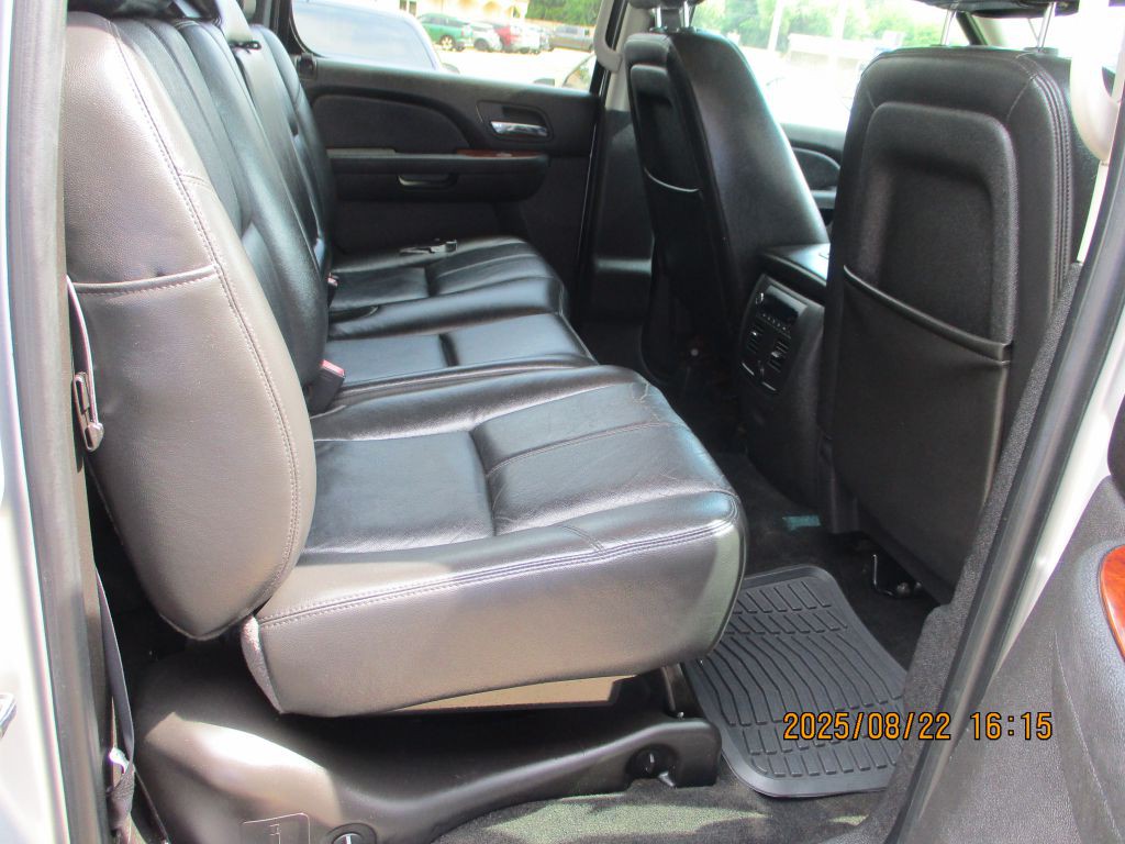 2012 Chevrolet Avalanche Image 8