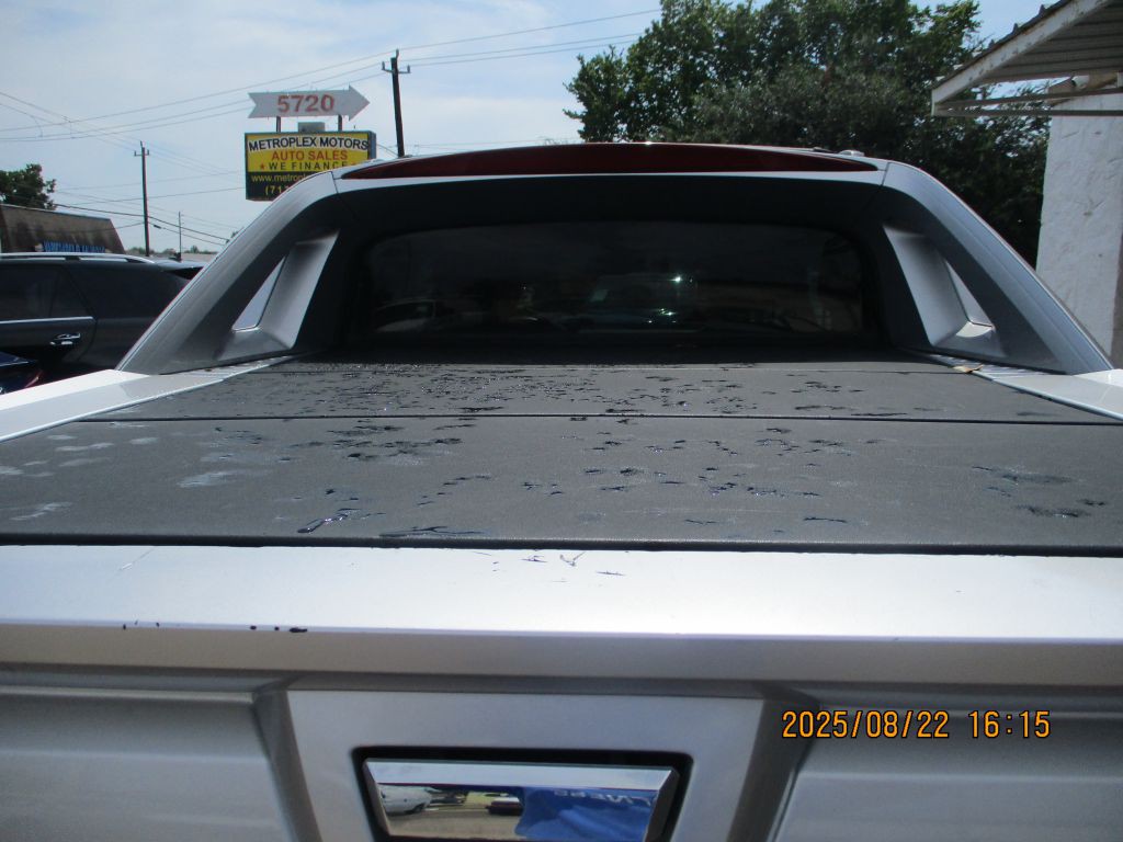 2012 Chevrolet Avalanche Image 9