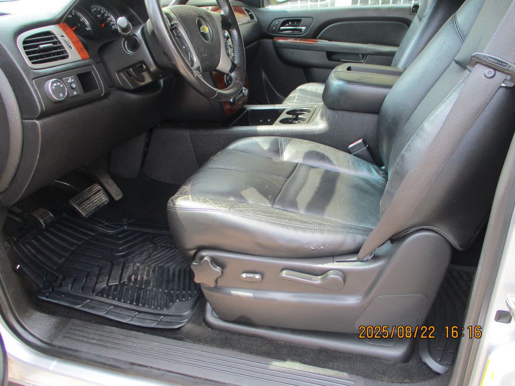 2012 Chevrolet Avalanche Image 11
