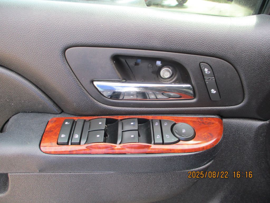 2012 Chevrolet Avalanche Image 12