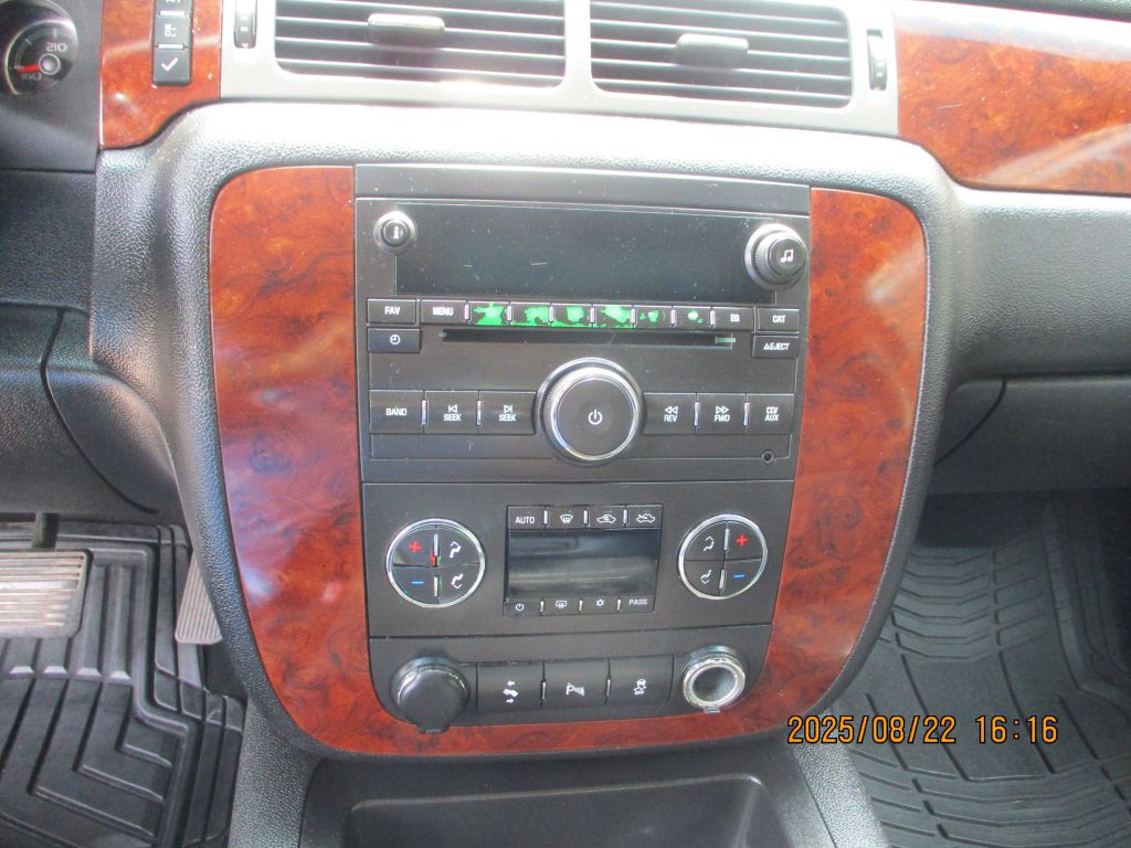 2012 Chevrolet Avalanche Image 13