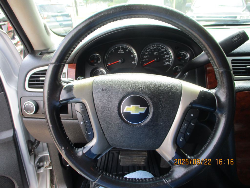 2012 Chevrolet Avalanche Image 14