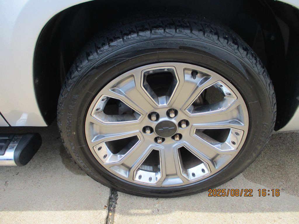 2012 Chevrolet Avalanche Image 15